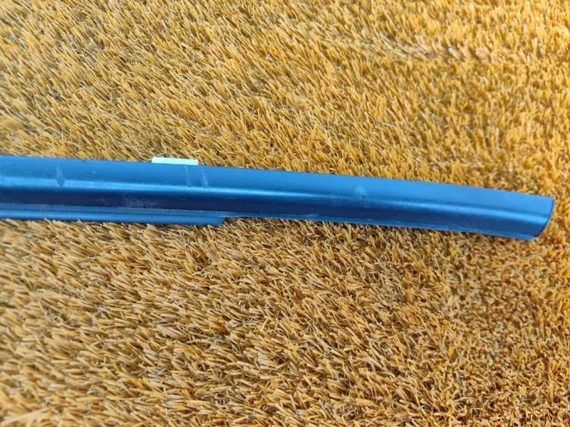 Молдинг стекла