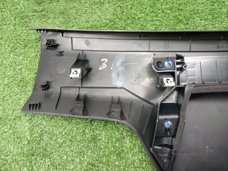 Обшивка двери багажника