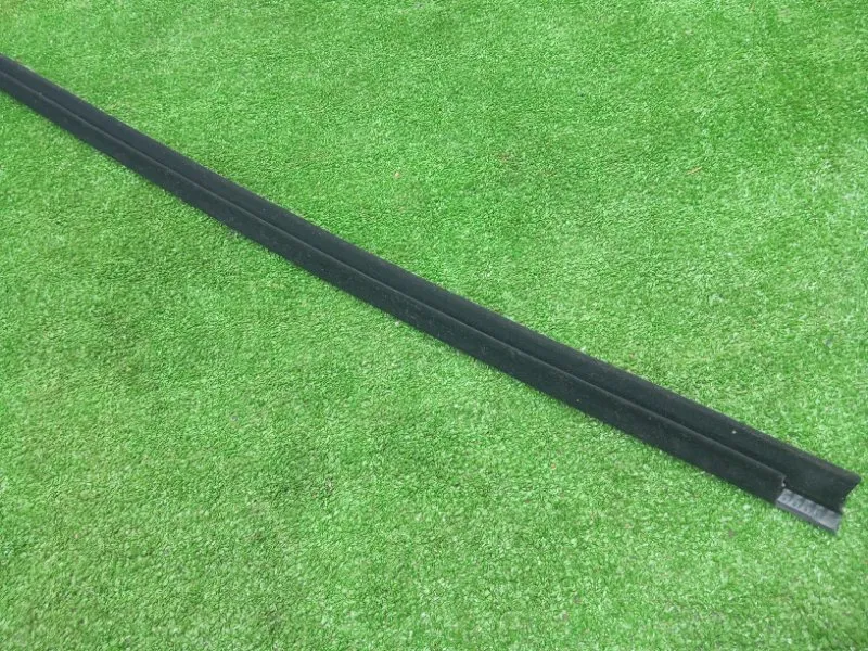 Уплотнитель стекла двери