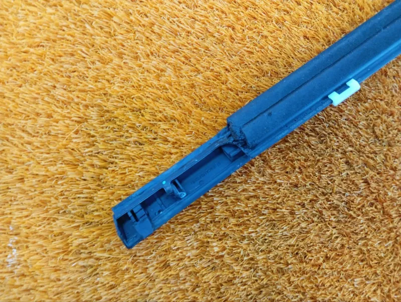 Молдинг стекла