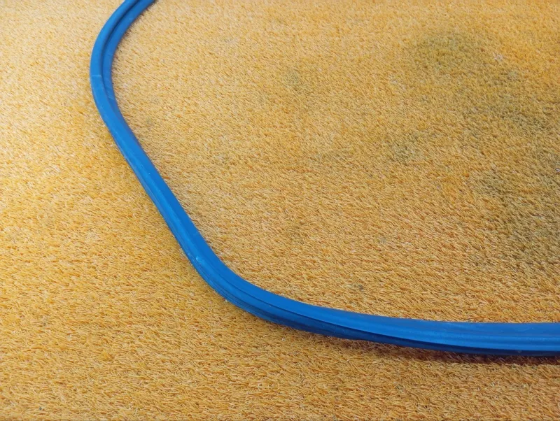 Уплотнитель багажника