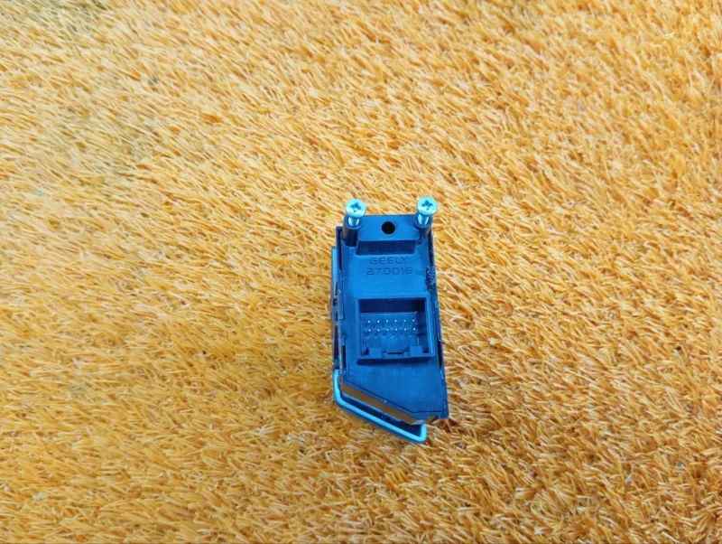 Кнопка стояночного тормоза