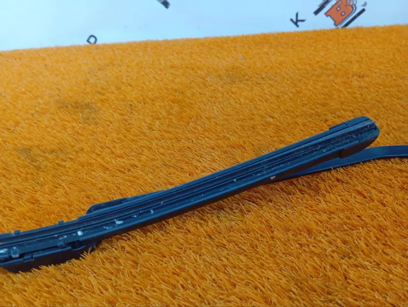 Поводок стеклоочистителя лобового стекла