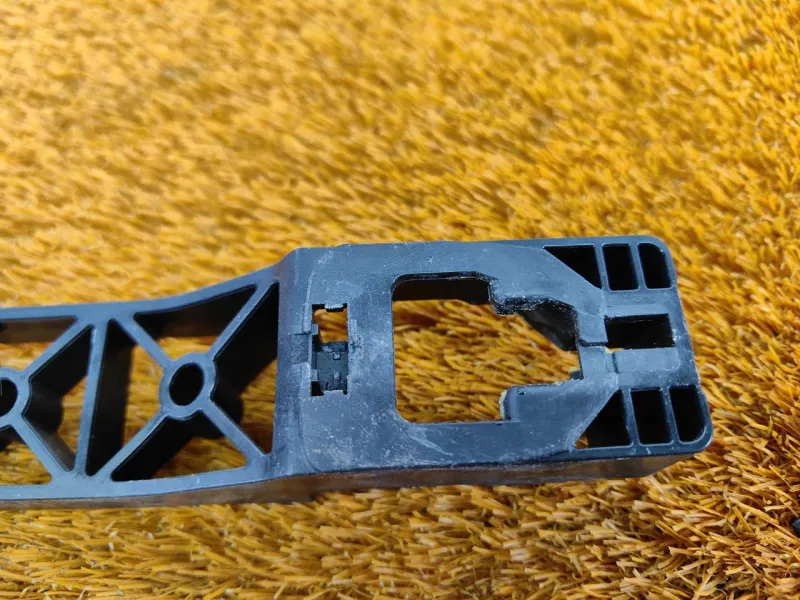 Кронштейн ручки двери