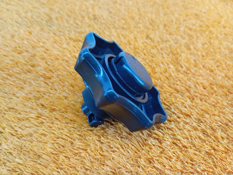 Болт крепления запасного колеса