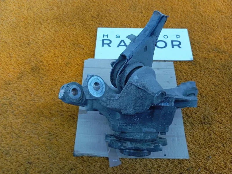 Кулак поворотный