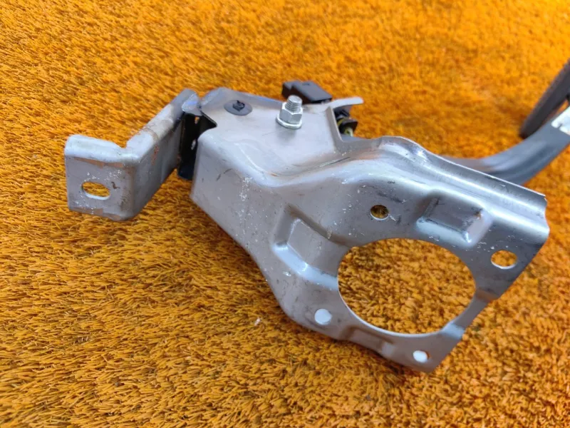 Педаль тормоза