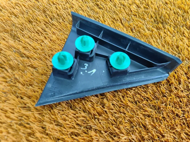 Уголок двери