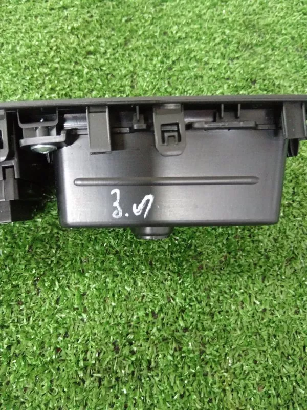 Кнопка стеклоподъемника