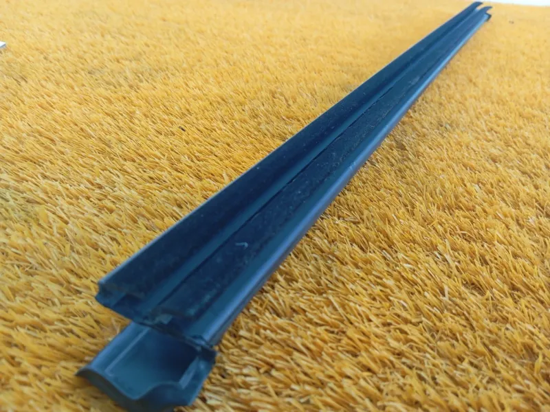 Уплотнитель стекла двери