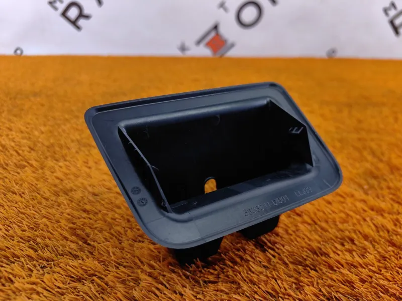 Накладка замка багажника