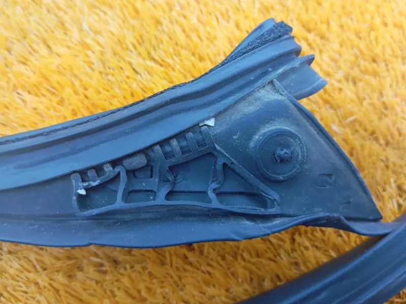 Уплотнитель двери