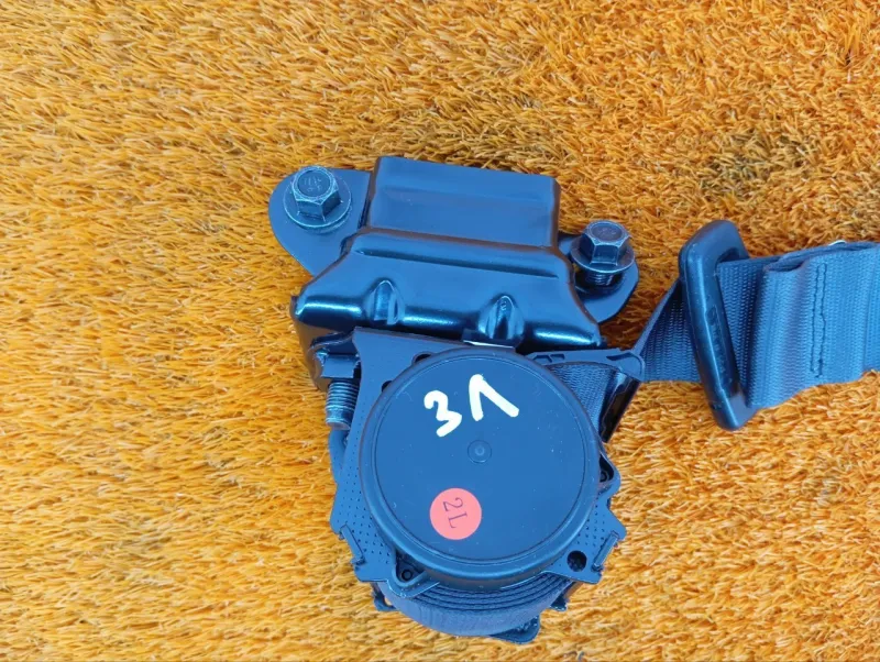 Ремень безопасности