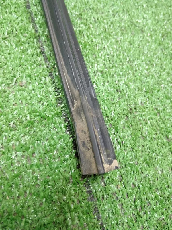 Уплотнитель стекла двери