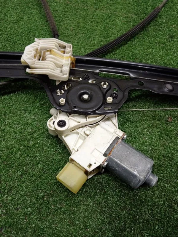 Стеклоподъемник BMW 1-Series 2007 51337138465 E87, передний левый