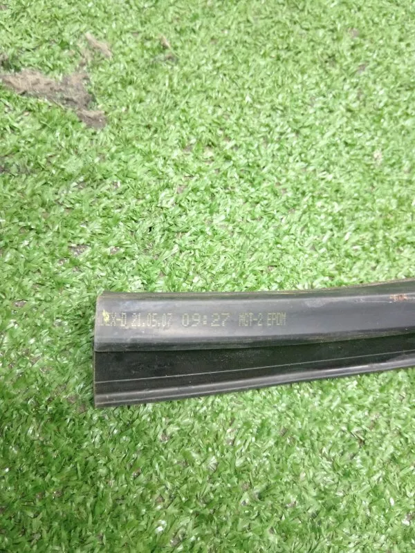 Уплотнитель стекла двери