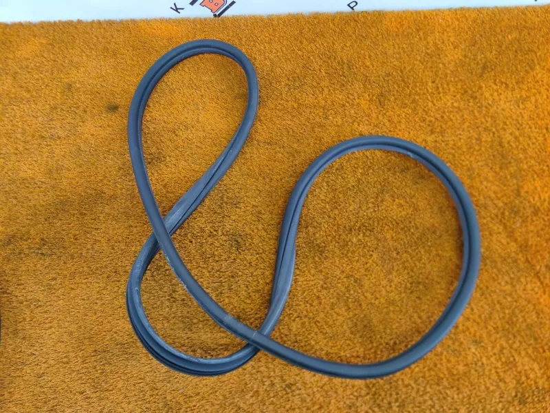 Уплотнитель проема двери