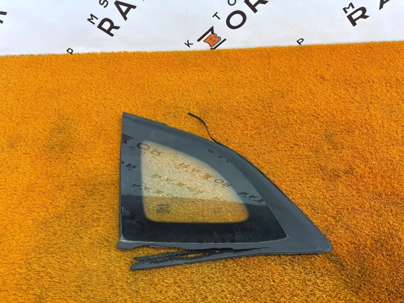 Форточка задняя