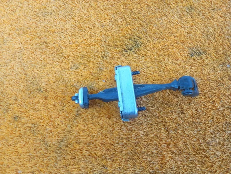 Ограничитель двери