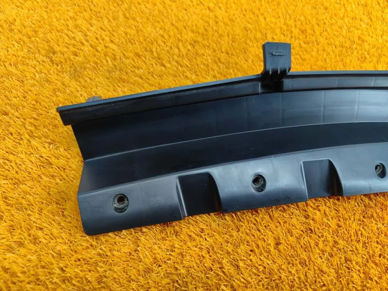 Решетка под лобовое стекло