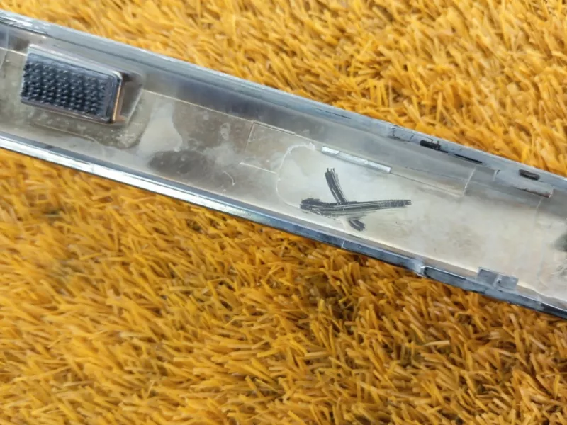 Молдинг крышки багажника