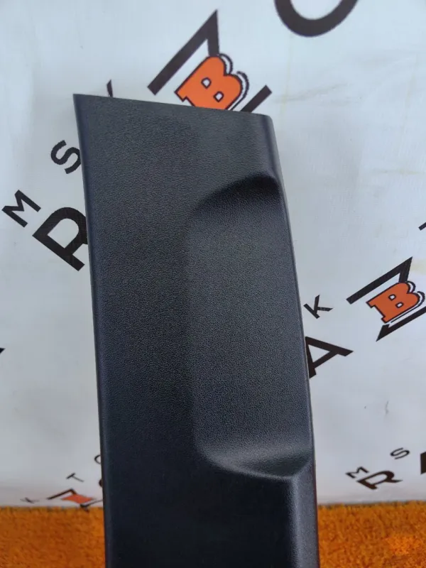 Обшивка центральной стойки