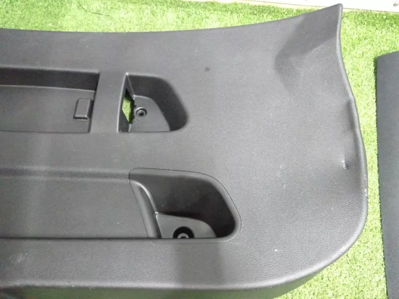 Обшивка двери багажника