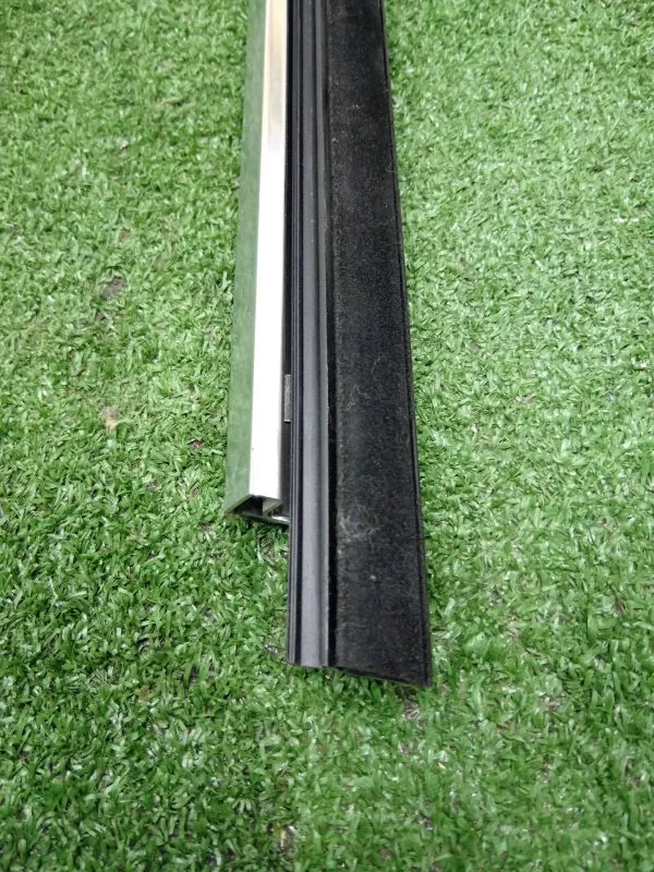 Уплотнитель стекла двери