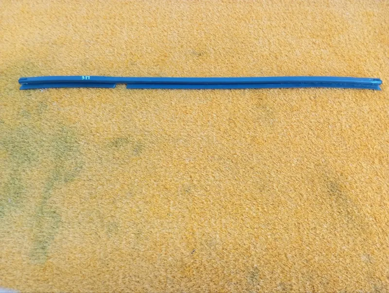 Уплотнитель стекла двери