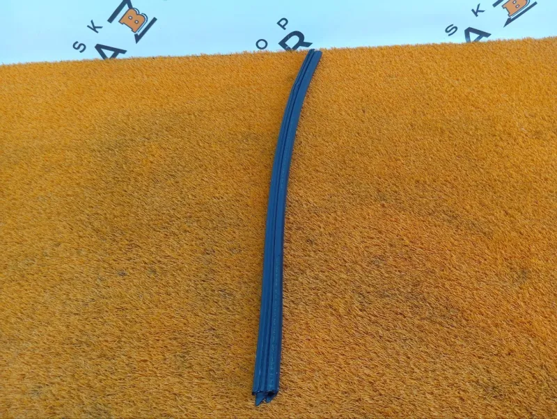 Уплотнитель стекла двери