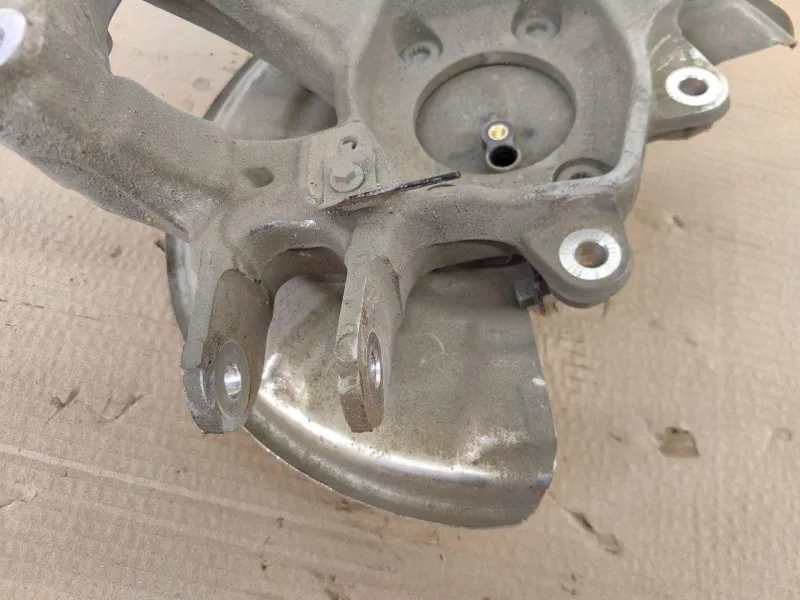 Кулак поворотный