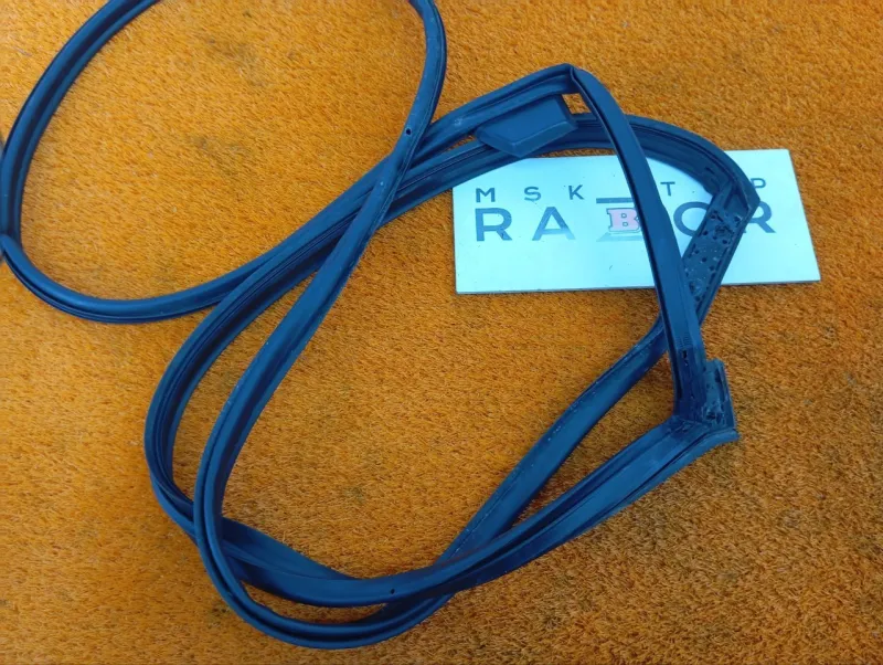 Уплотнитель двери