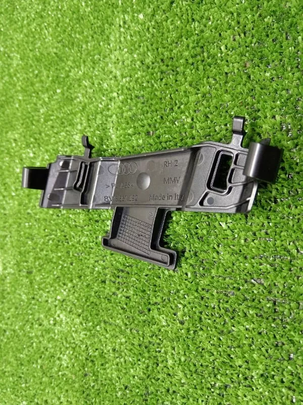 Кронштейн обшивки стойки