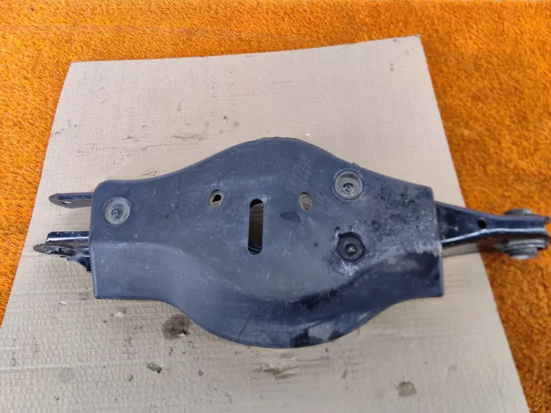 Рычаг подвески нижний