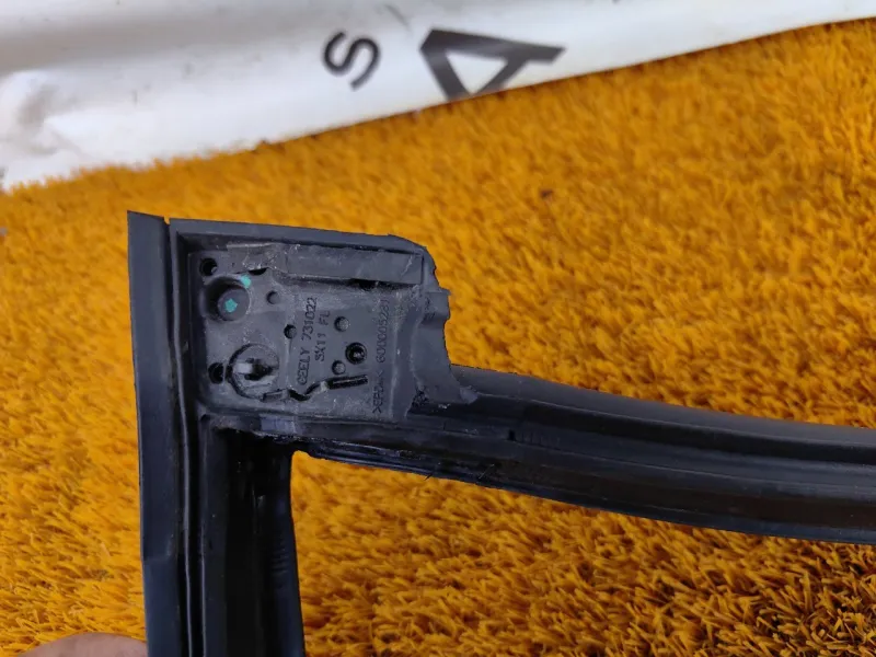 Уплотнитель двери