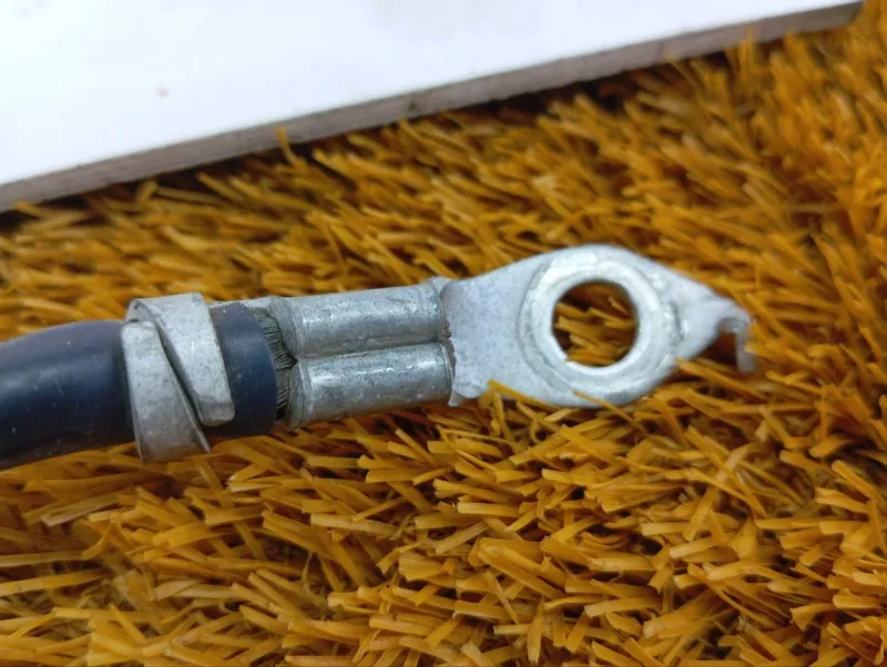 Клемма аккумулятора