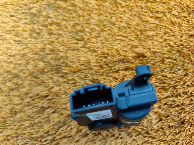 Сервопривод заслонок печки