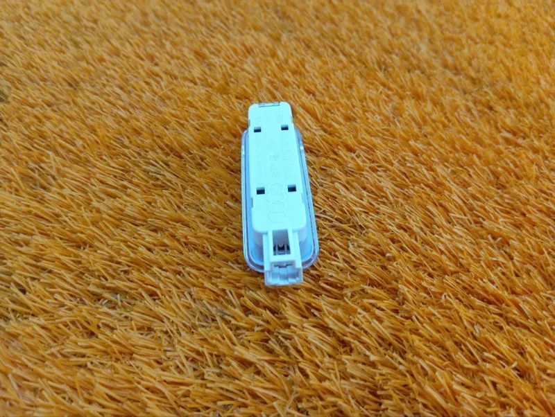 Плафон подсветки салона