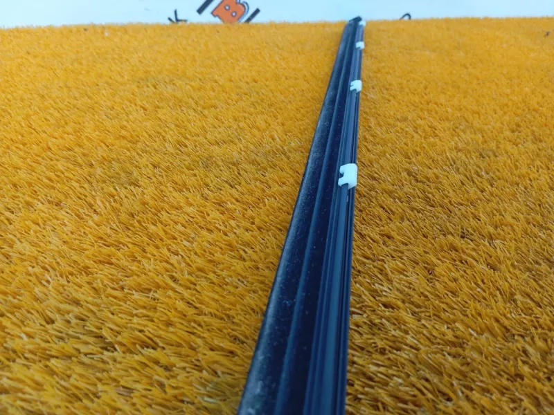 Уплотнитель стекла двери