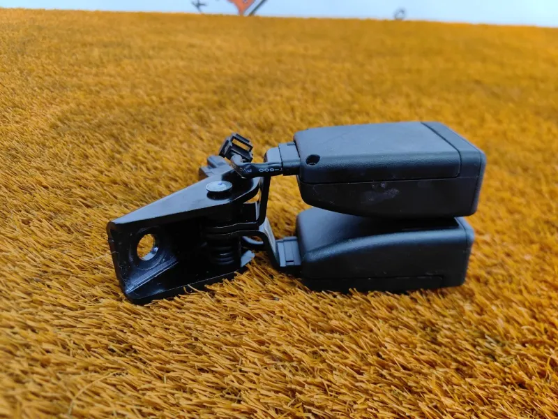 Ответная часть ремня безопасности