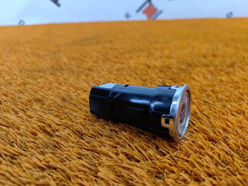 Кнопка запуска двигателя