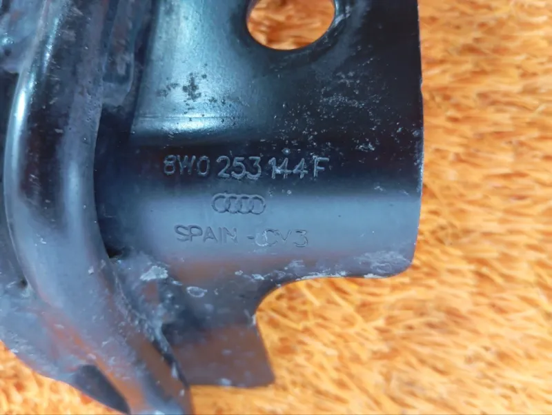 Крепление глушителя