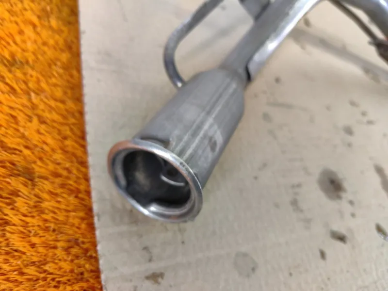 Горловина топливного бака