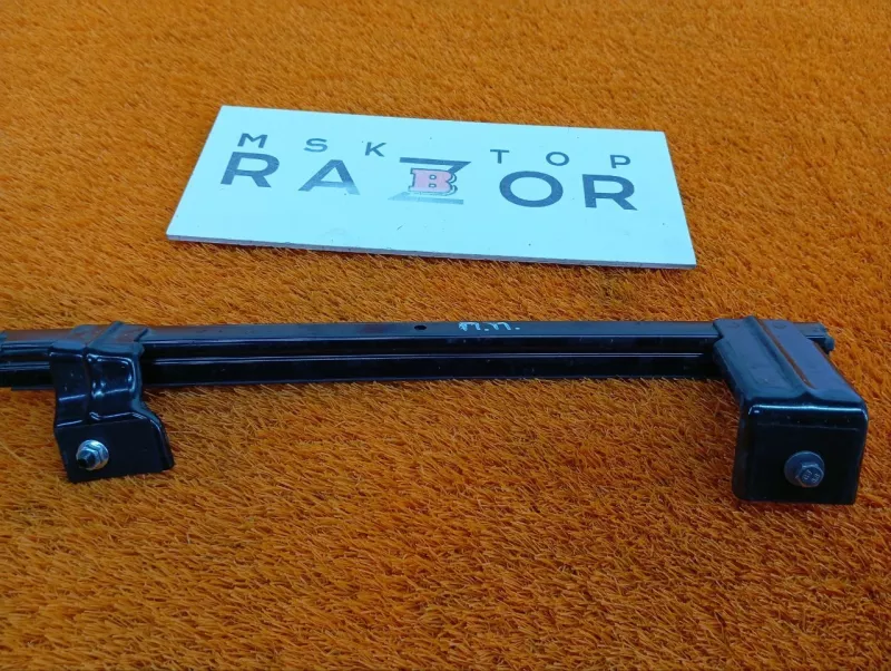 Направляющая стекла двери