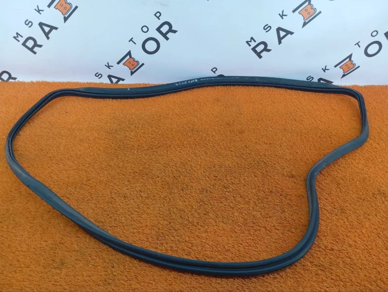 Уплотнитель багажника