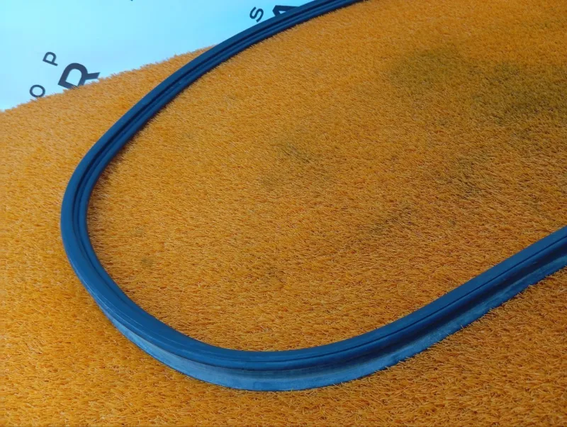 Уплотнитель багажника