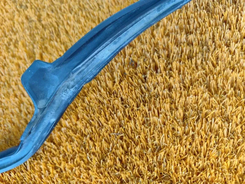 Уплотнитель двери