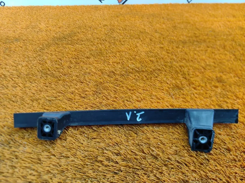 Направляющая стекла двери