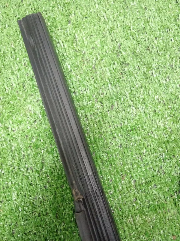 Уплотнитель стекла двери