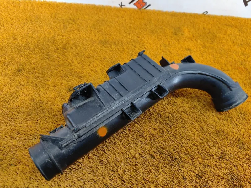 Патрубок воздушного фильтра